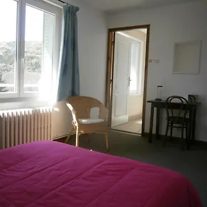 https://les-sources-saint-jacques-des-blats.hotels-rhonealpes.com